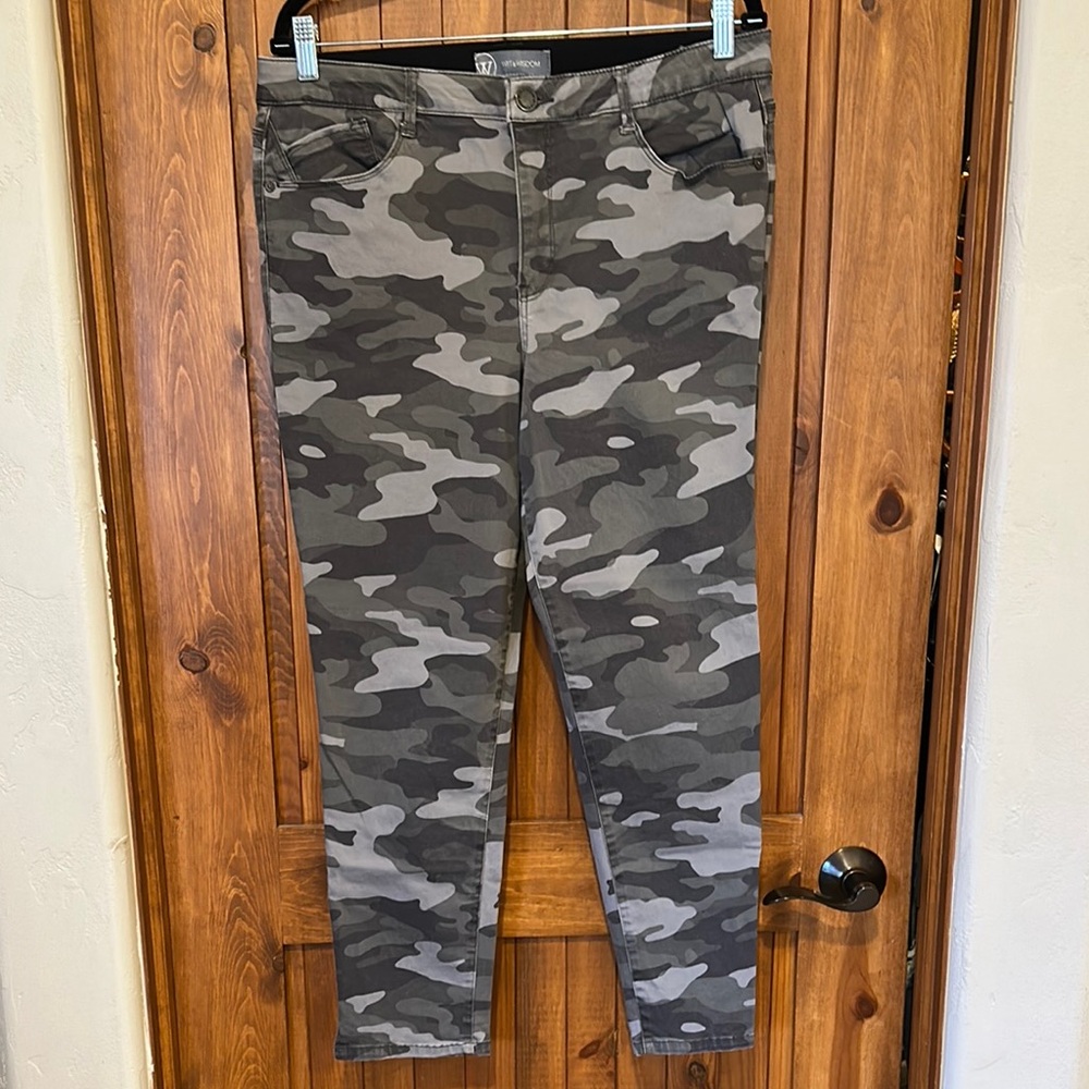 Wit & Wisdom Green and Gray Ankle Cropped Jeans
